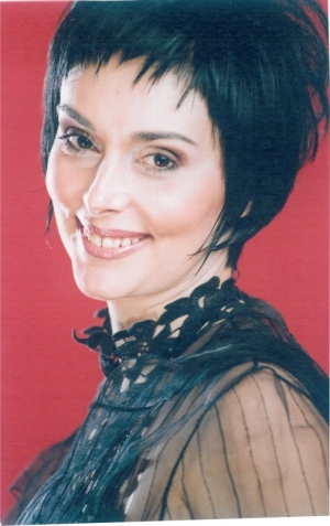 
Actrita Manuela Golescu lanseaza CD-ul "Luminile iubirii" la Bookfest 2009