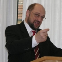 Martin Schulz, dispus sa il sustina pe Barroso