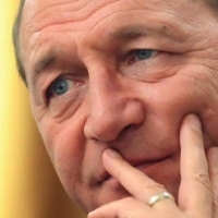 Basescu, favorit la prezidentiale, intr-un sondaj platit de PSD