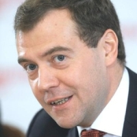 Medvedev si Putin au atins cote maxime de popularitate