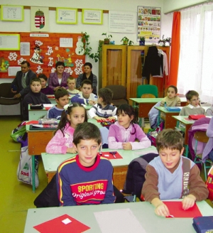 Scolile si gradinitele isi reiau cursurile maine
