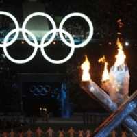 JO de Iarna de la Vancouver: Flacara olimpica a fost aprinsa de 4 mari sportivi canadieni