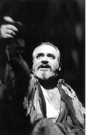 Alexandru Repan isi aniverseaza ziua de nastere pe scena Teatrului Nottara
