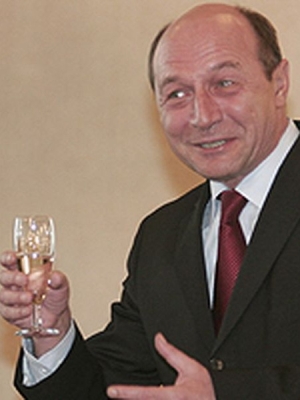 Ipoteza: Boala lui Basescu, atu in fata poporului