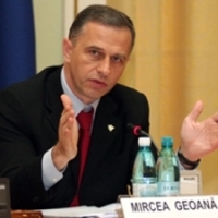 Cererea de revocare a lui Mircea Geoana a fost semnata de 48 de senatori ai PD-L