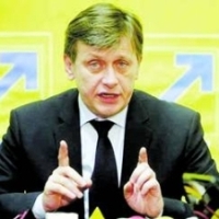 Congresul PNL: Crin Antonescu este favorit