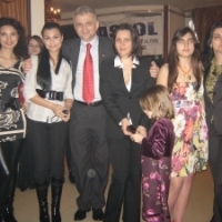 Christian Ciocan a dansat cu politistele, la petrecerea de 8 martie de la Old School Club