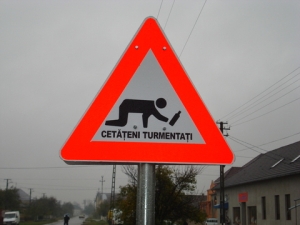 Semn de circulatie inedit: Cetateni turmentati
