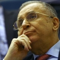 Perdea de fum: Iliescu crede ca Guvernul vrea sa abata atentia de la revolta sindicatelor