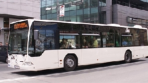 Un autobuz s-a tamponat cu un autoturism Skoda in Capitala