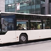 Un autobuz s-a tamponat cu un autoturism Skoda in Capitala