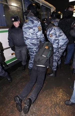 Imigranti rapiti de ofiteri rusi.