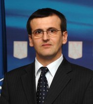 Un europarlamentar PD-L il contrazice pe Basescu: Sa nu desfiintam Senatul!