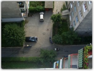 Un barbat a cazut de la etajul 8: Crima, sinucidere sau accident?
