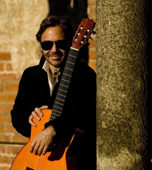 Fusion-jazz experimental pe scena Salii Palatului: Al Di Meola New World Sinfonia Tour!