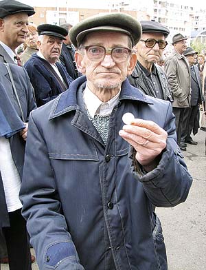 Senatorii PSD sustin 100 de amendamente in favoarea pensionarilor