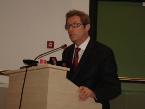 Prof. dr. Adrian Streinu-Cercel: "Romanii au incredere in medici atat timp cat se duc la doctor!"