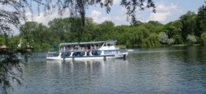 Duminica, de Ziua Marinei: Plimbari gratuite cu vaporasul pe Lacul Herastrau