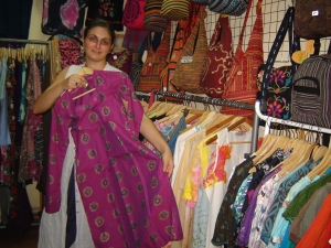Carmen Coteanu: "Avem unicate, haine din materiale naturale: bumbac, matase, in, canepa!"
