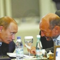Democratia la rusi si la romani: Tarul Putin si Voda Basescu