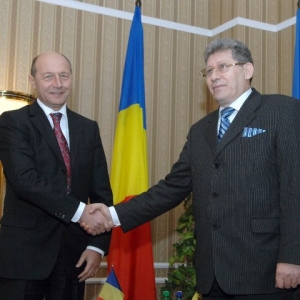 Ajutoare umanitare: Romania va trimite 20 de tone de faina si ulei in Republica Moldova