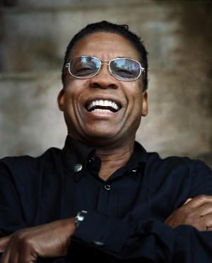 Acorduri de jazz intr-o interpretare legendara: Herbie Hancock in concert la Bucuresti!

