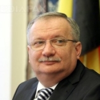 Senatorul Ioan Mang: Sub regimul Basescu-Boc, singurul drept al romanilor este dreptul de a sta la coada