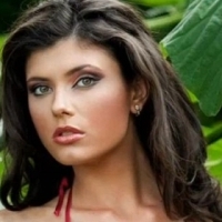 Oana Paveluc, reprezentanta Romaniei la Miss Universe 2010: Regina in portofoliul unei case de moda americane