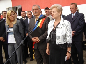 Elena Udrea a vizitat fabrica de magiun de prune de la Topoloveni
