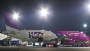 Zece romani au fost arestati pe aeroportul din Budapesta din cauza ca au protestat