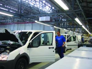 Statul incurajeaza producatorii auto romani