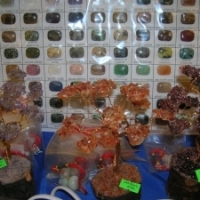 Toamna Cristalelor - expozitie cu vanzare de bijuterii si flori de mina

