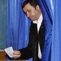 Comunistii pierd din putere.