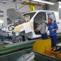 Furnizorii se inghesuie in curtea Ford
