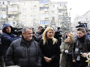 Elena Udrea si Neculai Ontanu au inaugurat 20 locuinte pentru tineri si 49 pentru chiriasii evacuati