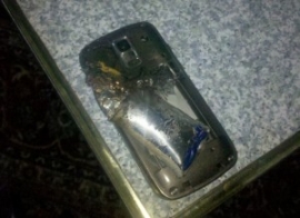 Cazuri terifiante: baterii de telefoane mobile care explodeaza!