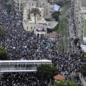 Sustinatorii lui Mubarak s-au luat la bataie cu opozantii presedintelui, la Cairo
