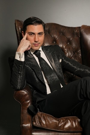 Prezentare de moda semnata Alexandru Ciucu, inspirata de mitul celei de-a saptea arte