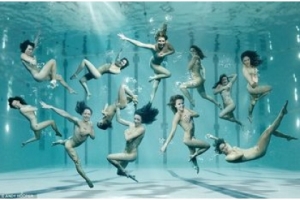 Sportive olimpice din Marea Britanie, goale intr-un pictorial sub apa