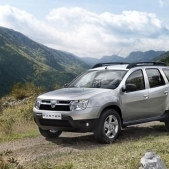 Mugur Isarescu este multumit de cum merge SUV-ul Dacia Duster