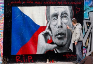 Traian Basescu si Emil Constantinescu au participat la funeraliile lui Vaclav Havel