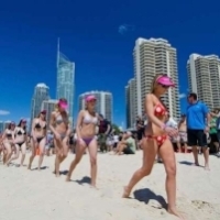 Cartea Guinness a Recordurilor: Cea mai mare parada in bikini
