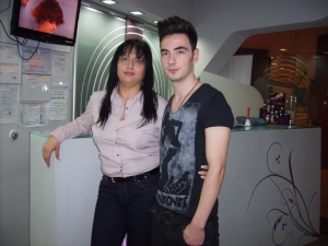Alexandru Craciun si Dana Visanescu de la Exclusive Hair Style va recomanda buclele naturale si tunsorile retro 