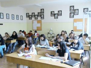 Burse de studiu in Italia pentru  liceenii cu rezultate exceptionale