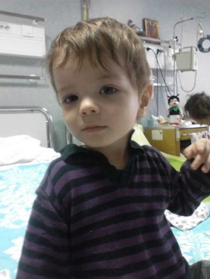 Mina Alexandru, un baietel de 1 an, se lupta sa invinga cancerul