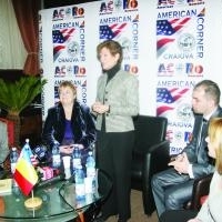 Libby Gitenstein a discutat cu tinerii doljeni despre voluntariat