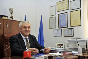 Ziua Mondiala de Lupta Impotriva Cancerului : Interviu cu prof. univ. dr. Alexandru Irimie, Rectorul Universitatii de Medicina si Farmacie (UMF) "Iuliu Hatieganu" din Cluj-Napoca (1)