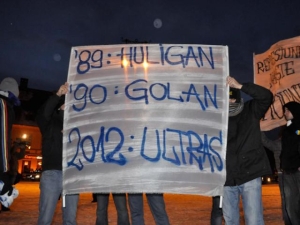 Piata Universitatii s-a mutat la Sibiu :  Protestul galeriilor infratite Steaua-Dinamo-Rapid