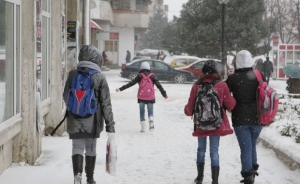70 de unitati de invatamant din mai multe localitati din Prahova sunt inchise din cauza drumurilor impracticabile