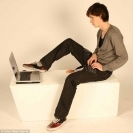 Inventie olandeza: Pantalonii cu tastaura de laptop